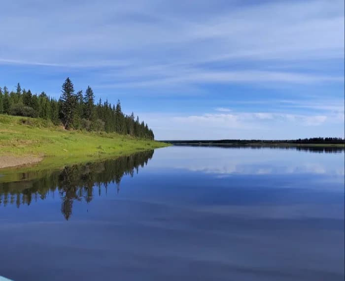 Тихая река у Мирного